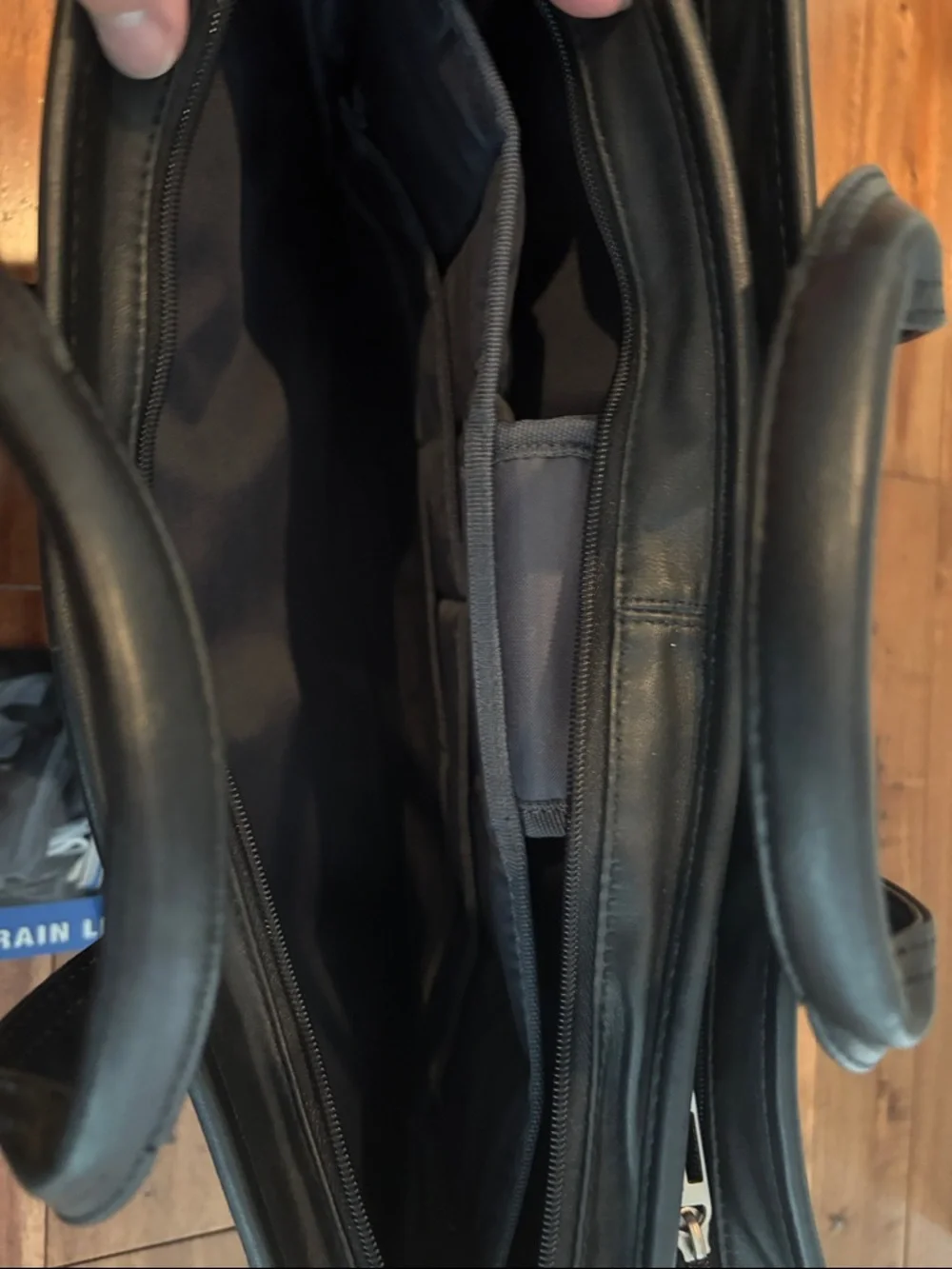 U.S. Luggage Black Leather Laptop Bag - Professional Unisex Business Bag